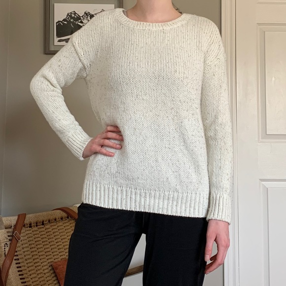 White and gold knit sweater - Picture 3 of 8